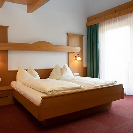 Отель Erlebnishotel Kaernten Оберфеллах