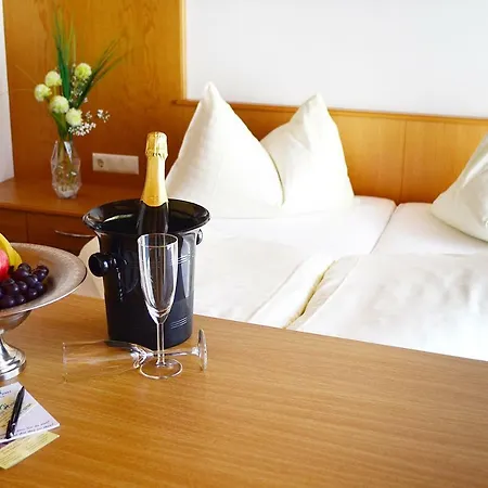 Отель Erlebnishotel Kaernten Оберфеллах